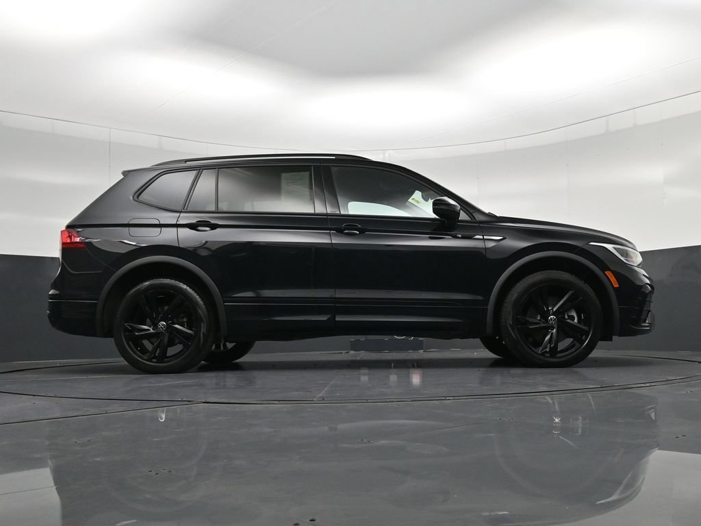 Used 2023 Volkswagen Tiguan SE R-Line FWD image 21