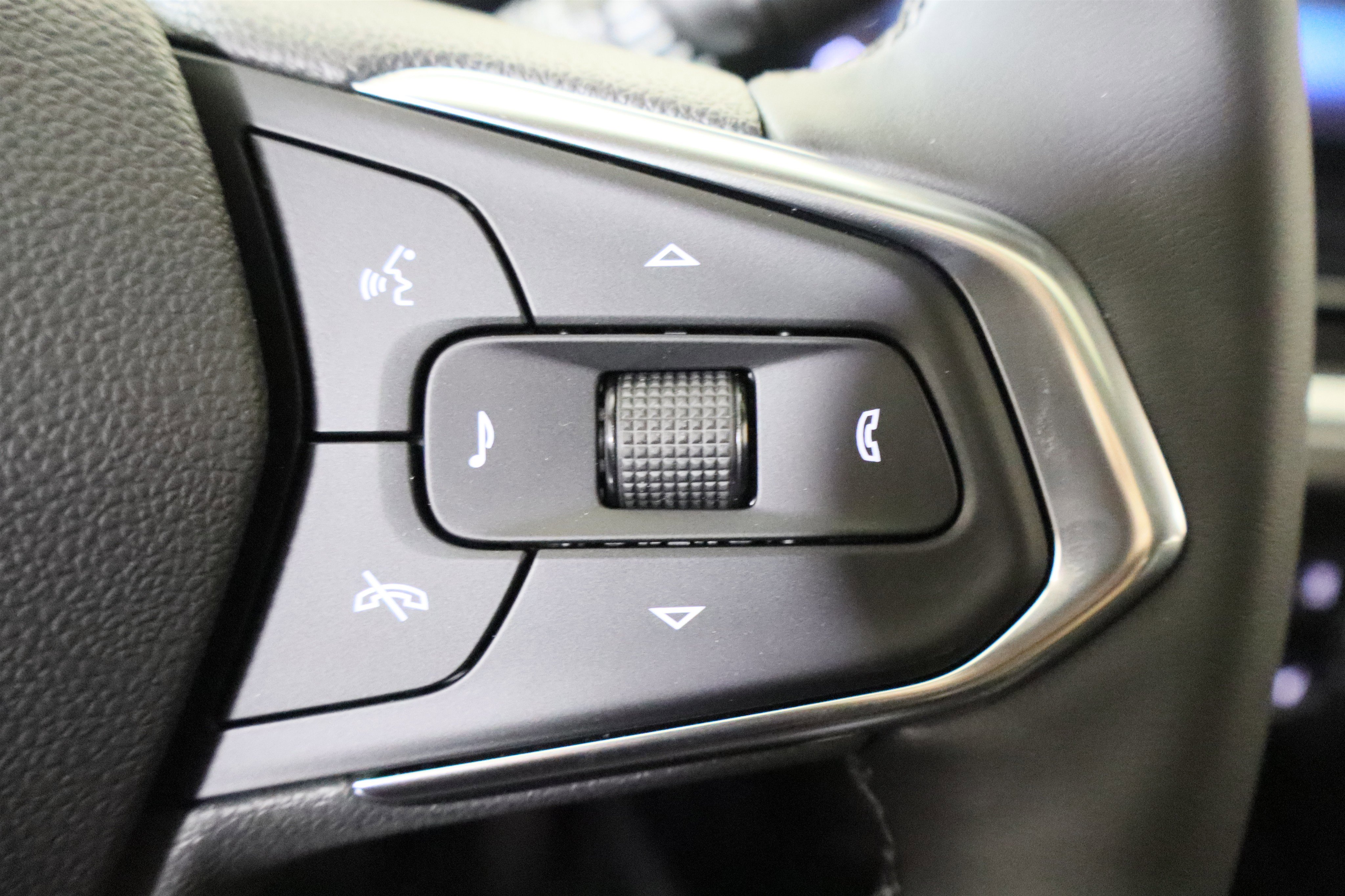 New 2026 Chevrolet Trax ACTIV w/ Sunroof Package FWD image 29