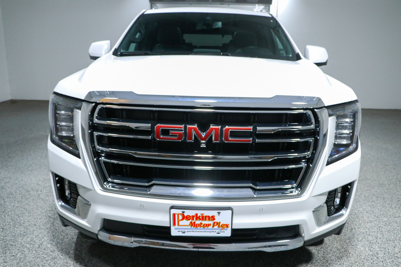 Used 2022 GMC Yukon SLT w/ SLT Premium Package AWD/4WD image 4