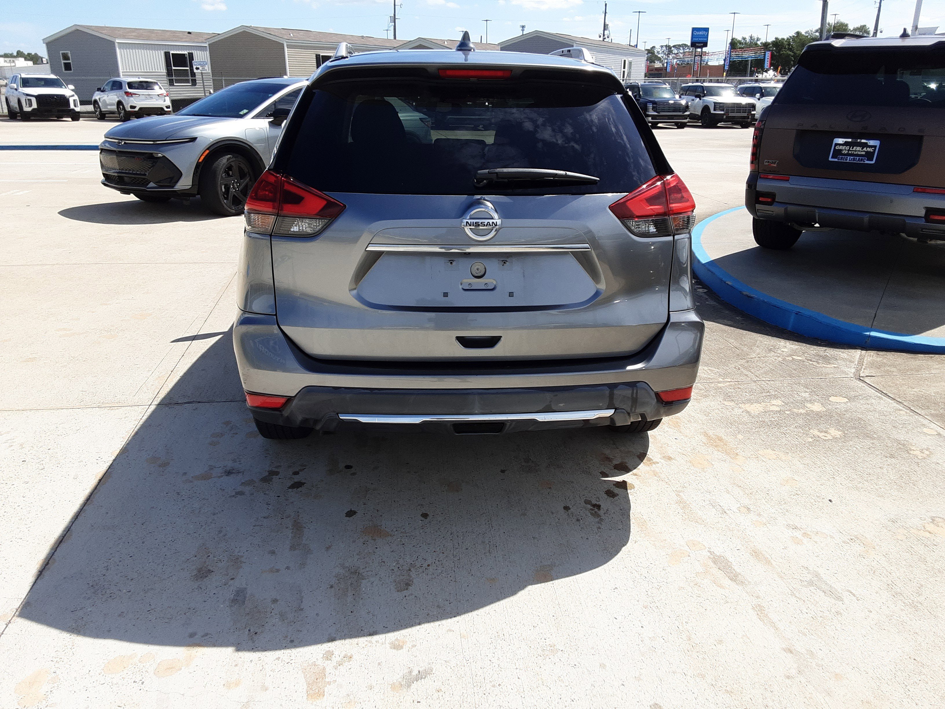 Used 2018 Nissan Rogue SV image 6