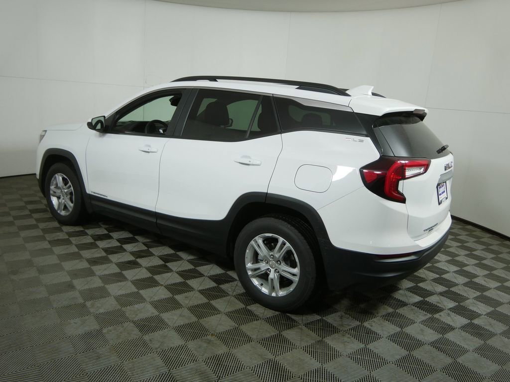 Used 2023 GMC Terrain SLE w/ Driver Convenience Package image 6