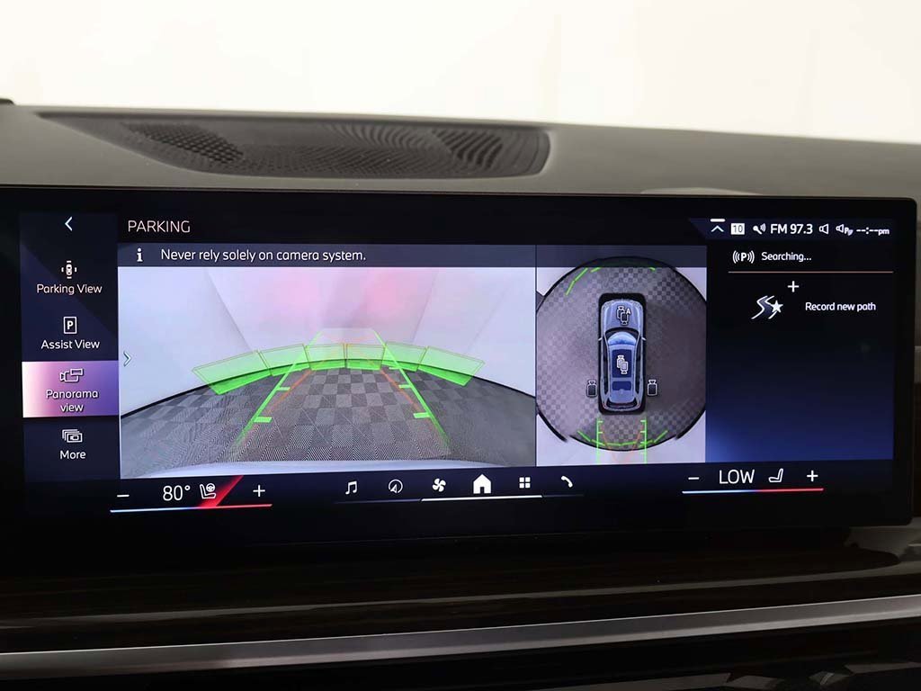 Used 2024 BMW X7 xDrive40i w/ Executive Package image 52