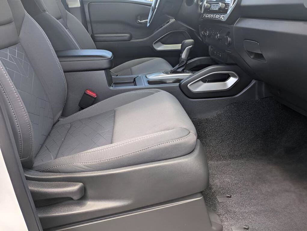 Used 2025 Nissan Frontier SV AWD/4WD image 25