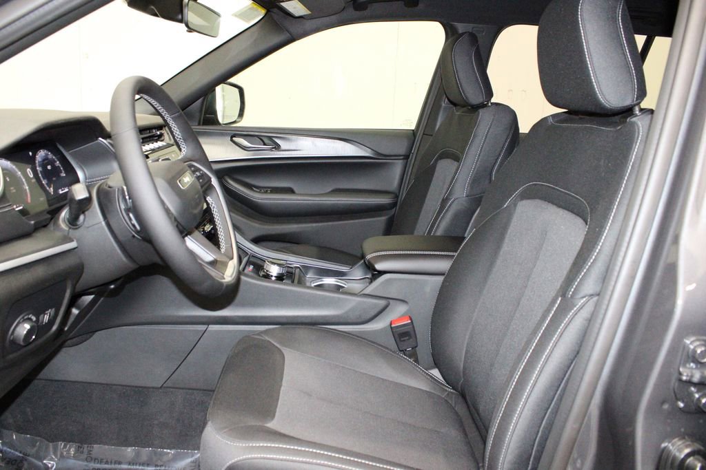 New 2025 Jeep Grand Cherokee Laredo w/ Luxury Tech Group I image 8