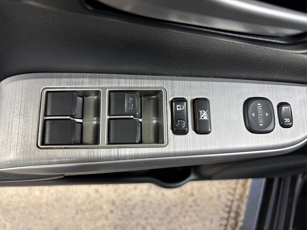 Used 2014 Toyota Camry SE image 28