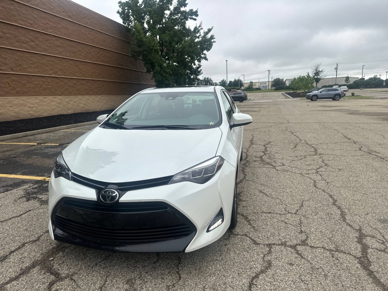 Used 2017 Toyota Corolla XLE w/ Body Protection Package FWD image 2