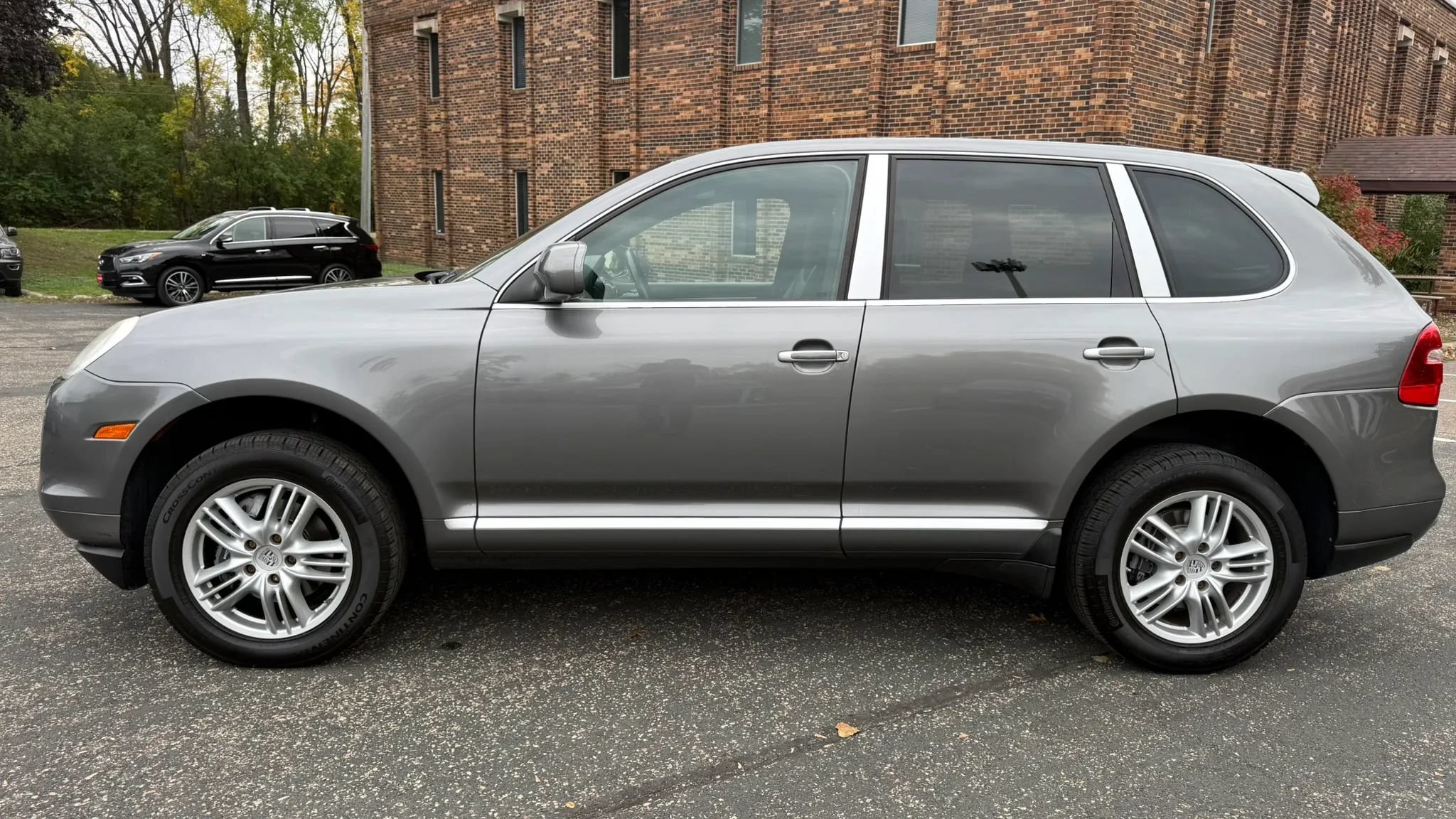 Used 2010 Porsche Cayenne AWD/4WD image 6