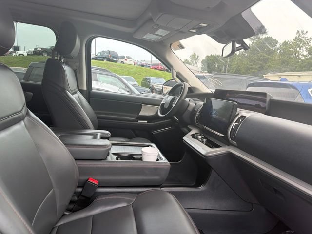 Used 2025 Ford Expedition Active AWD/4WD image 40
