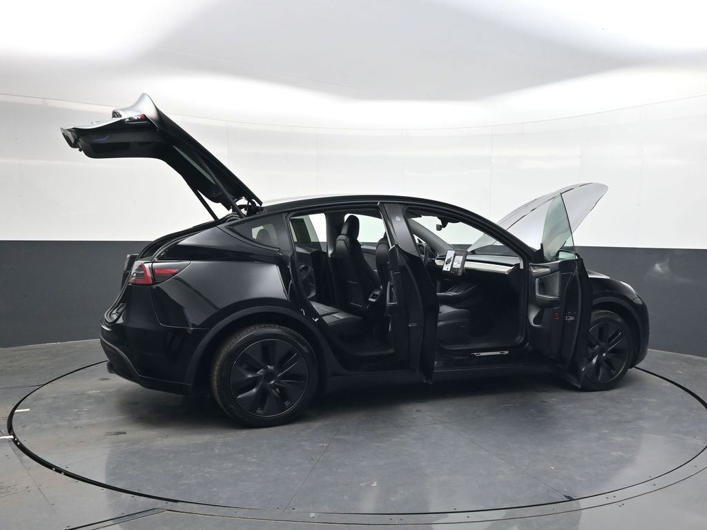 Used 2025 Tesla Model Y Long Range image 31