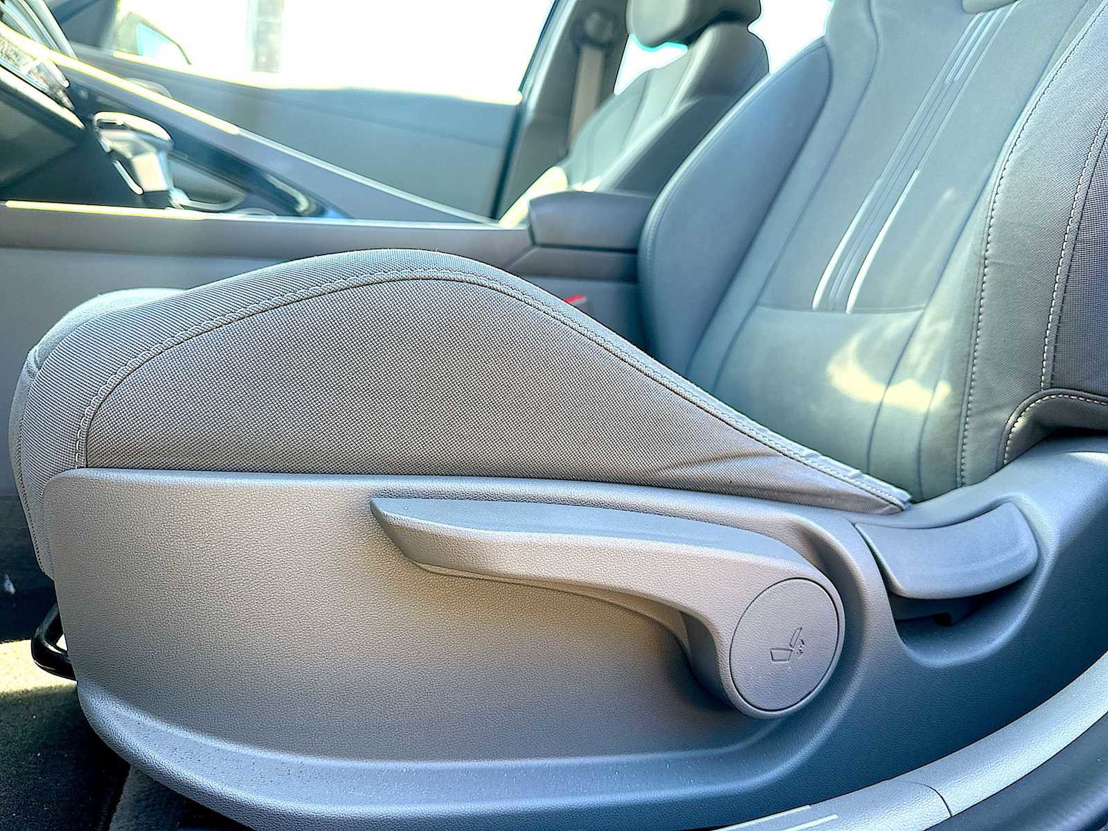 Used 2023 Hyundai Elantra Blue image 14