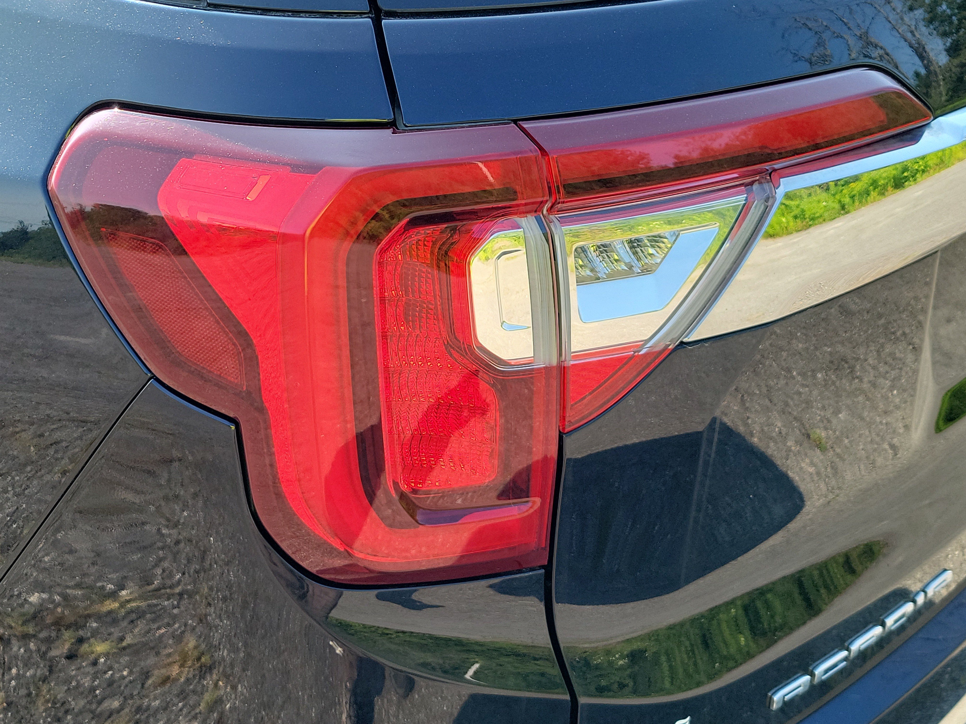 Used 2021 GMC Acadia Denali w/ Denali Ultimate Package AWD/4WD image 11