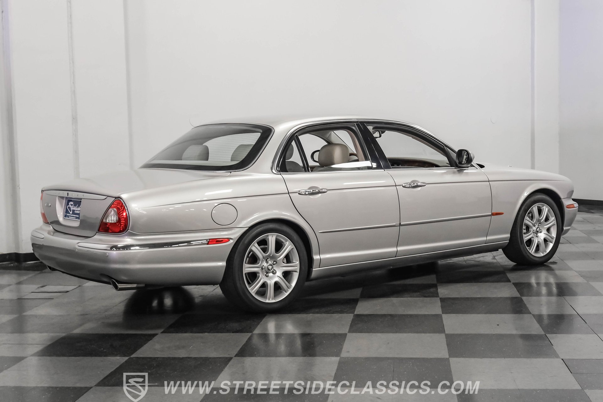 Used 2004 Jaguar XJ8 image 12