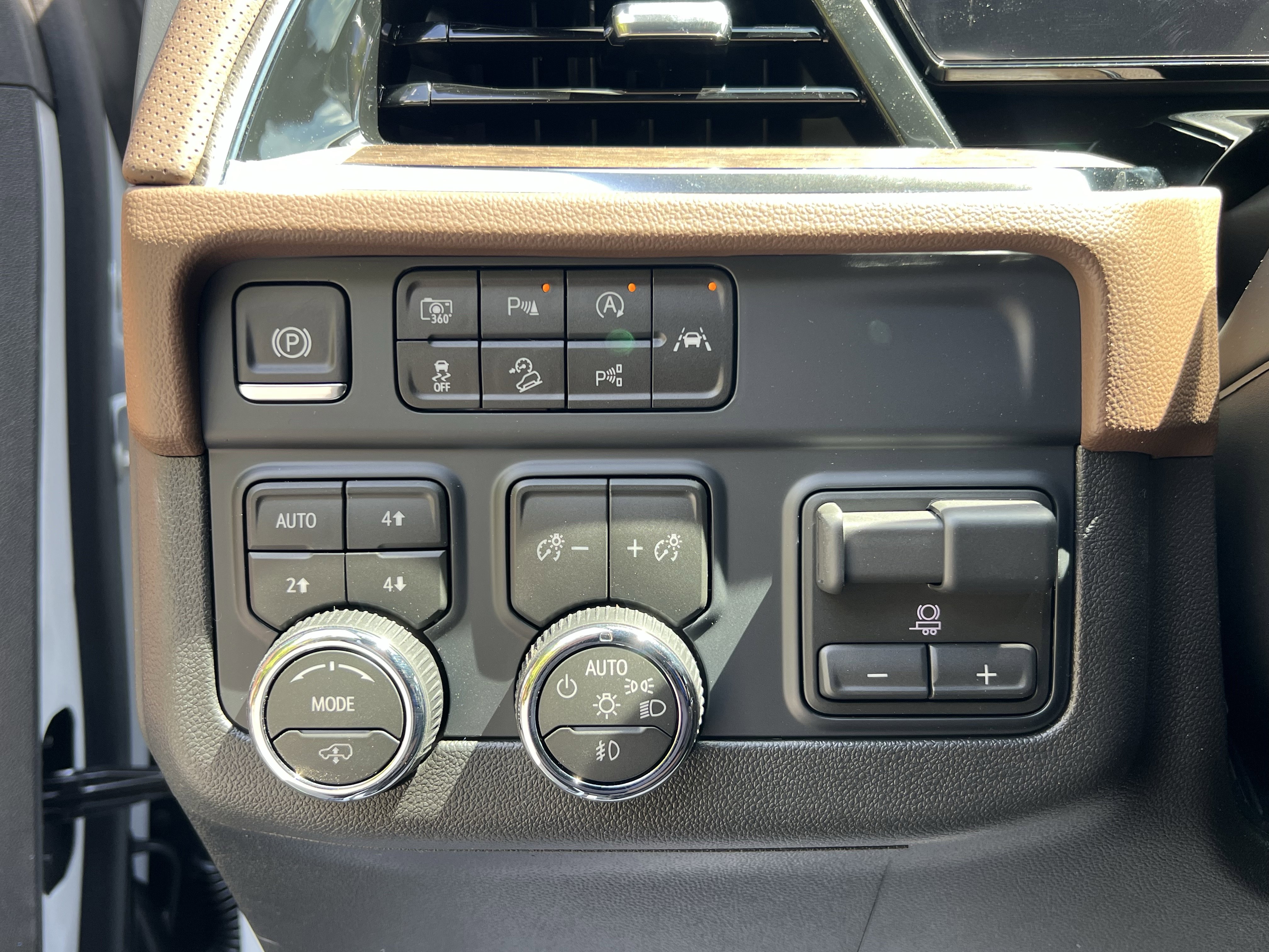 New 2026 Chevrolet Suburban High Country AWD/4WD image 17