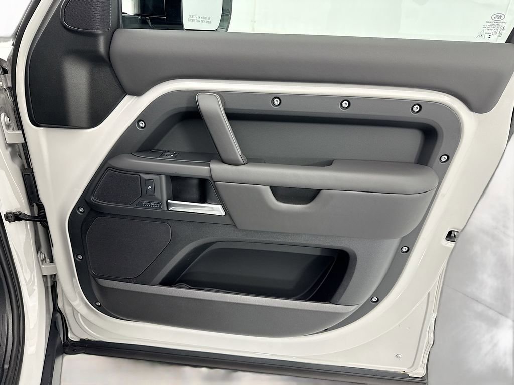 New 2026 Land Rover Defender 110 X-Dynamic SE AWD/4WD image 25