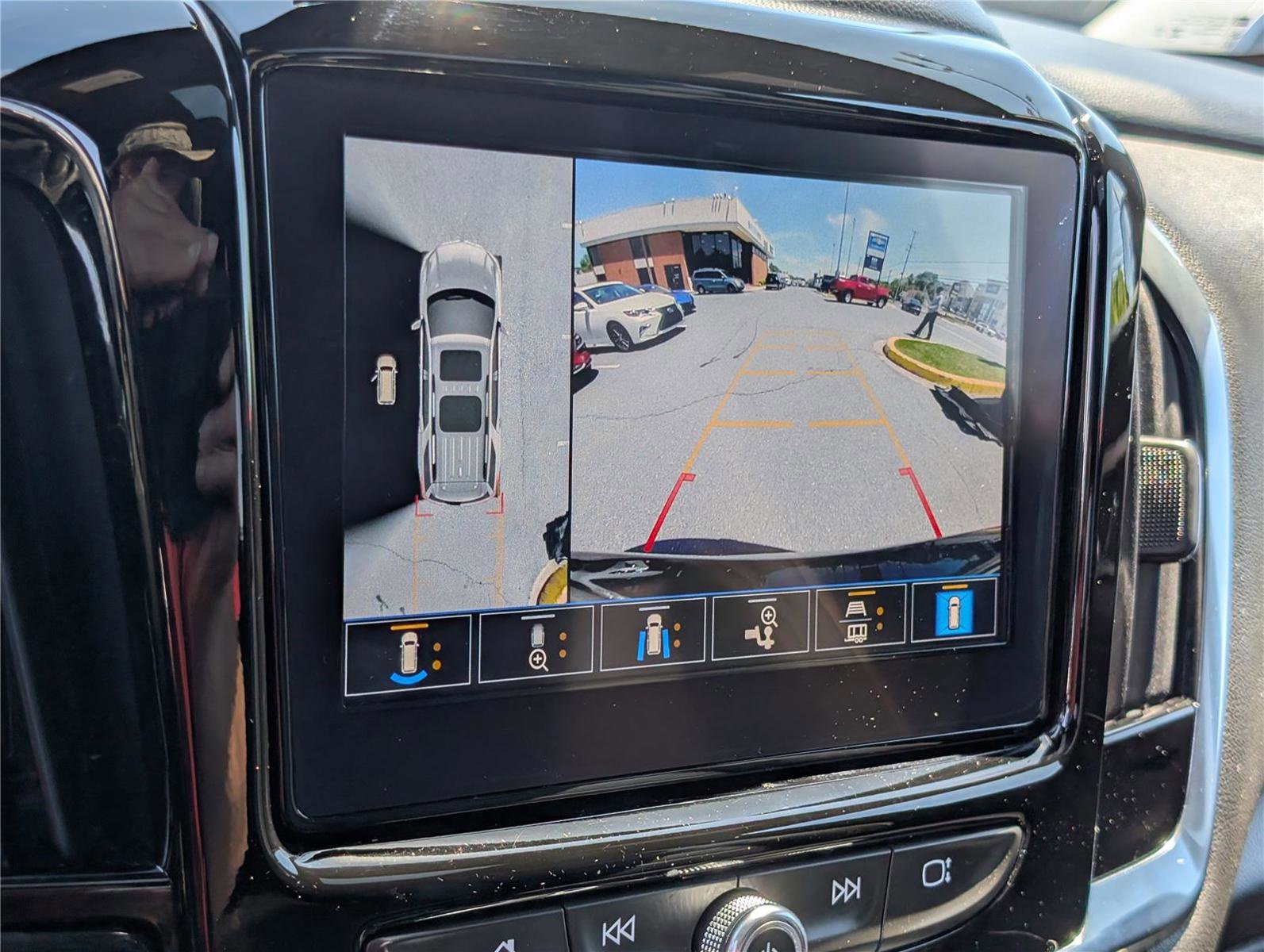 Used 2023 Chevrolet Traverse Premier w/ LPO, Floor Liner Package AWD/4WD image 34