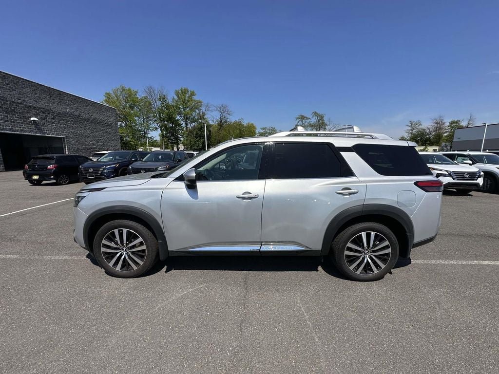 New 2025 Nissan Pathfinder Platinum w/ Lighting Package (N92) AWD/4WD image 9