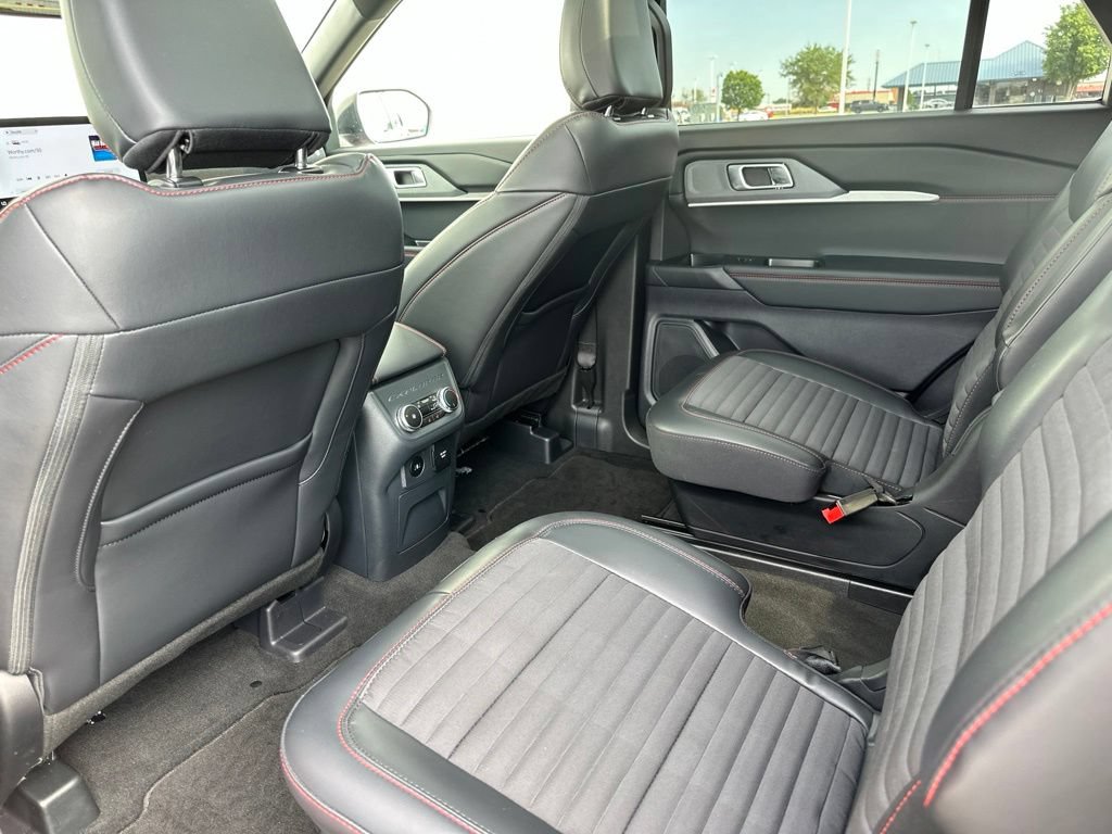 Certified 2025 Ford Explorer ST-Line w/ Premium Package AWD/4WD image 19