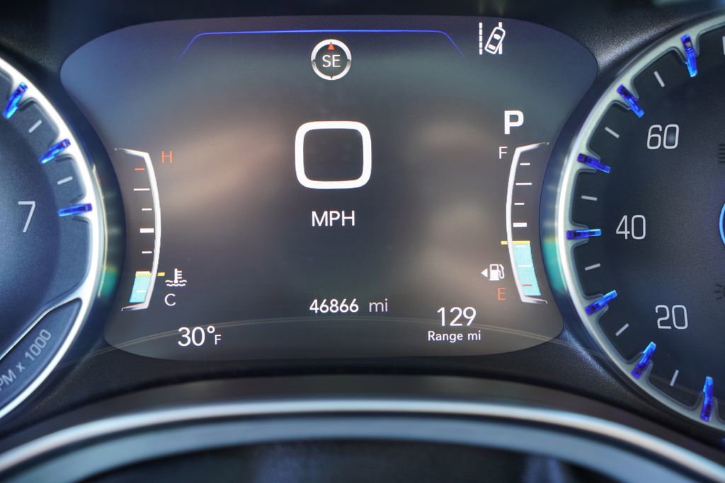 Used 2025 Chrysler Pacifica Limited image 37