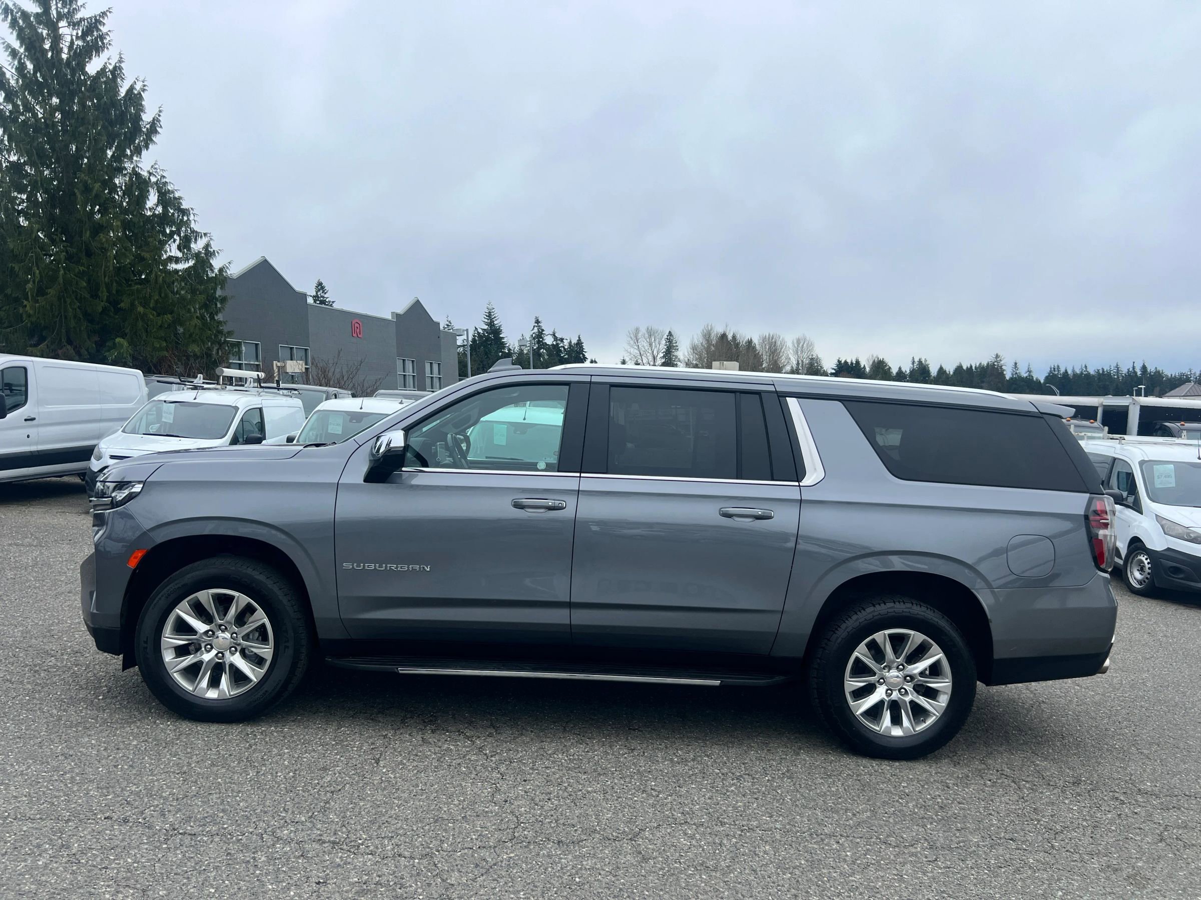 Used 2022 Chevrolet Suburban Premier image 4