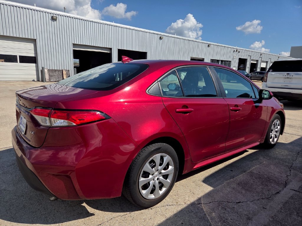 Used 2025 Toyota Corolla LE FWD image 5