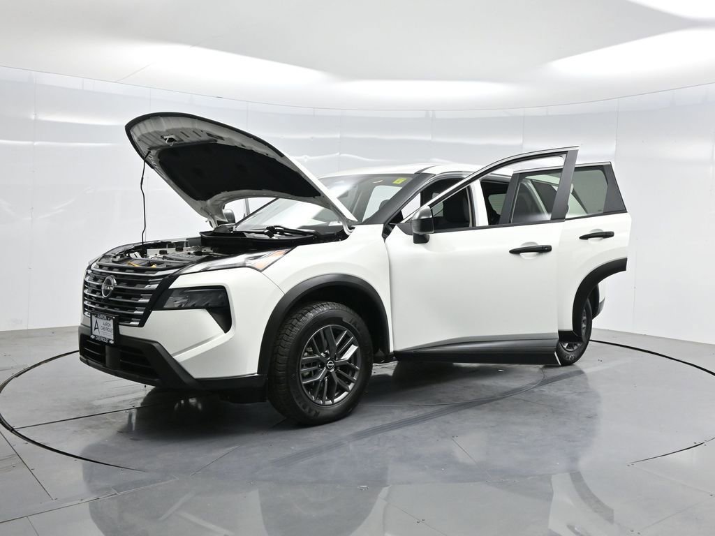 Used 2024 Nissan Rogue S image 45