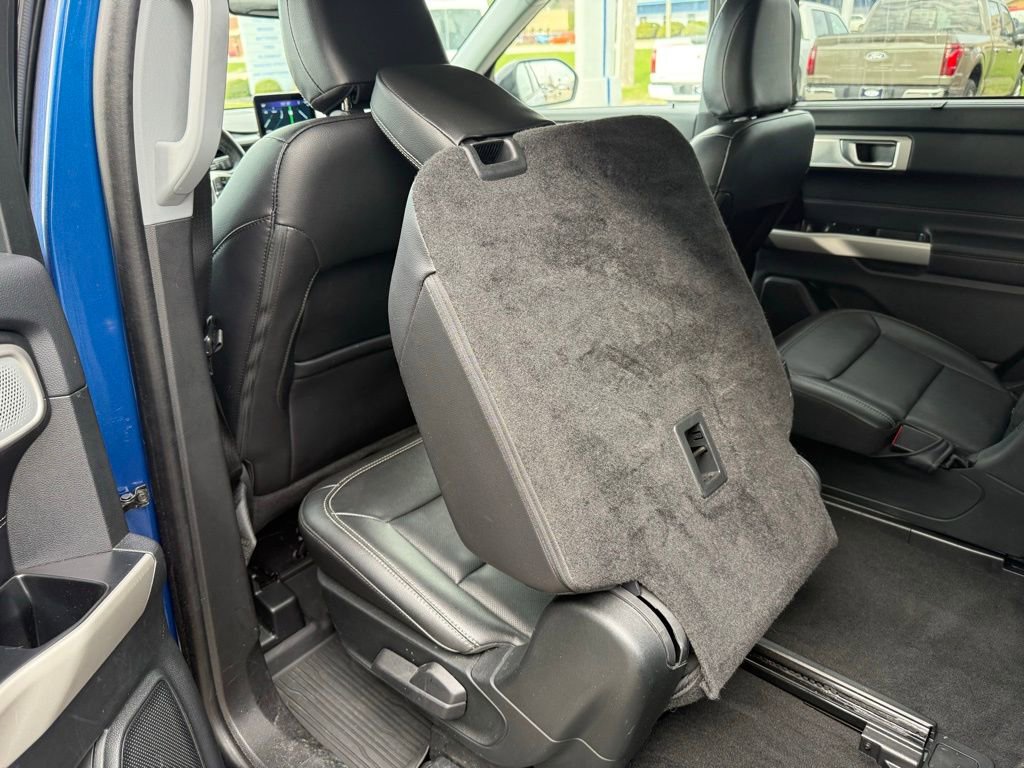 Used 2023 Ford Explorer Limited w/ Limited Technology Package image 18