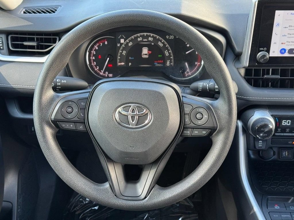 Used 2025 Toyota RAV4 XLE AWD/4WD image 17