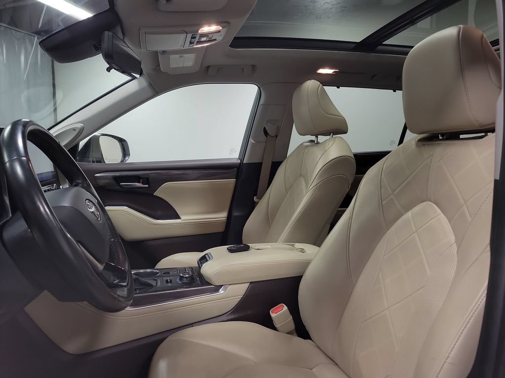 Used 2020 Toyota Highlander Platinum AWD/4WD image 15