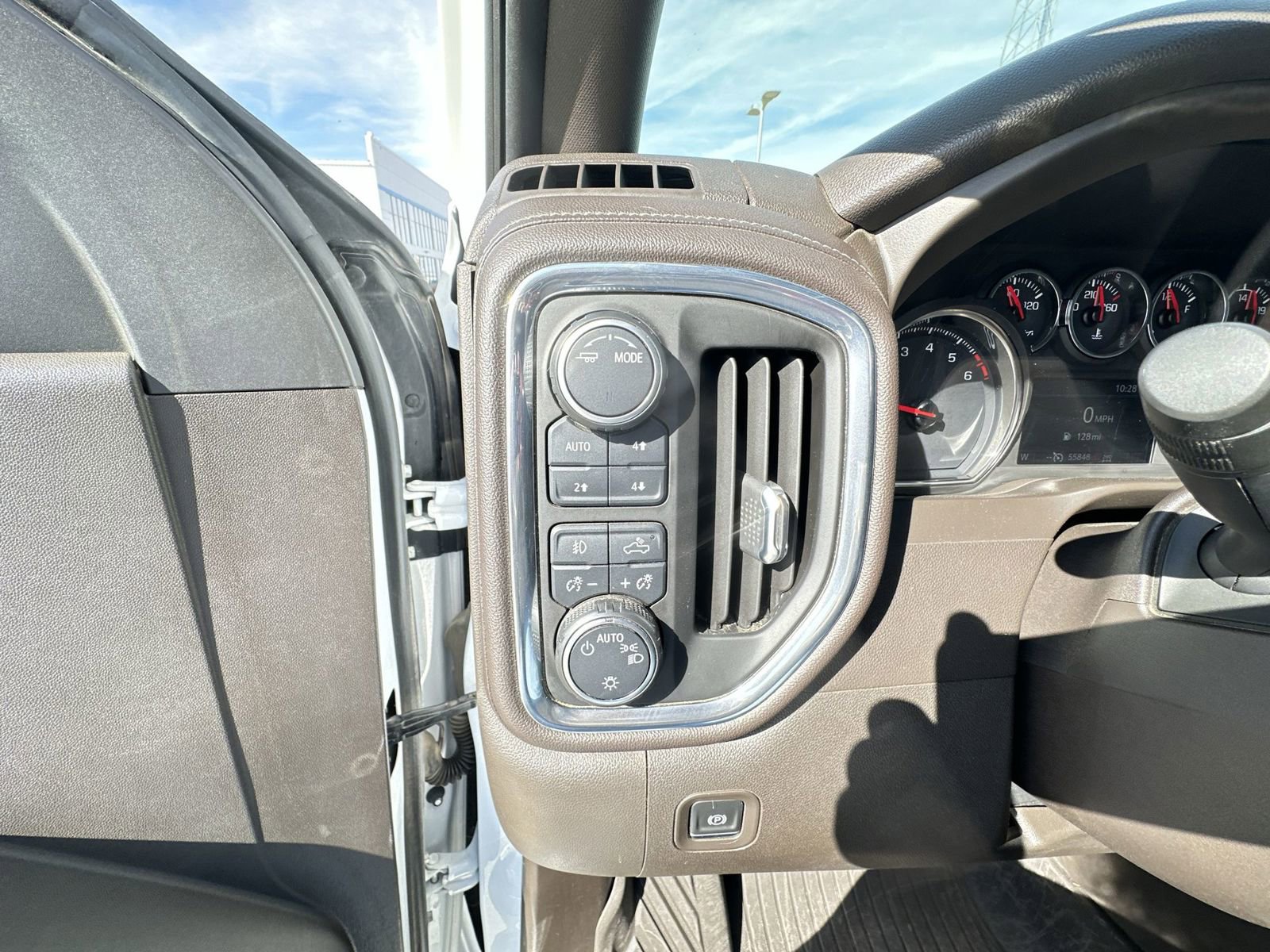 Used 2021 Chevrolet Silverado 1500 LT Trail Boss w/ Convenience Package II AWD/4WD image 17