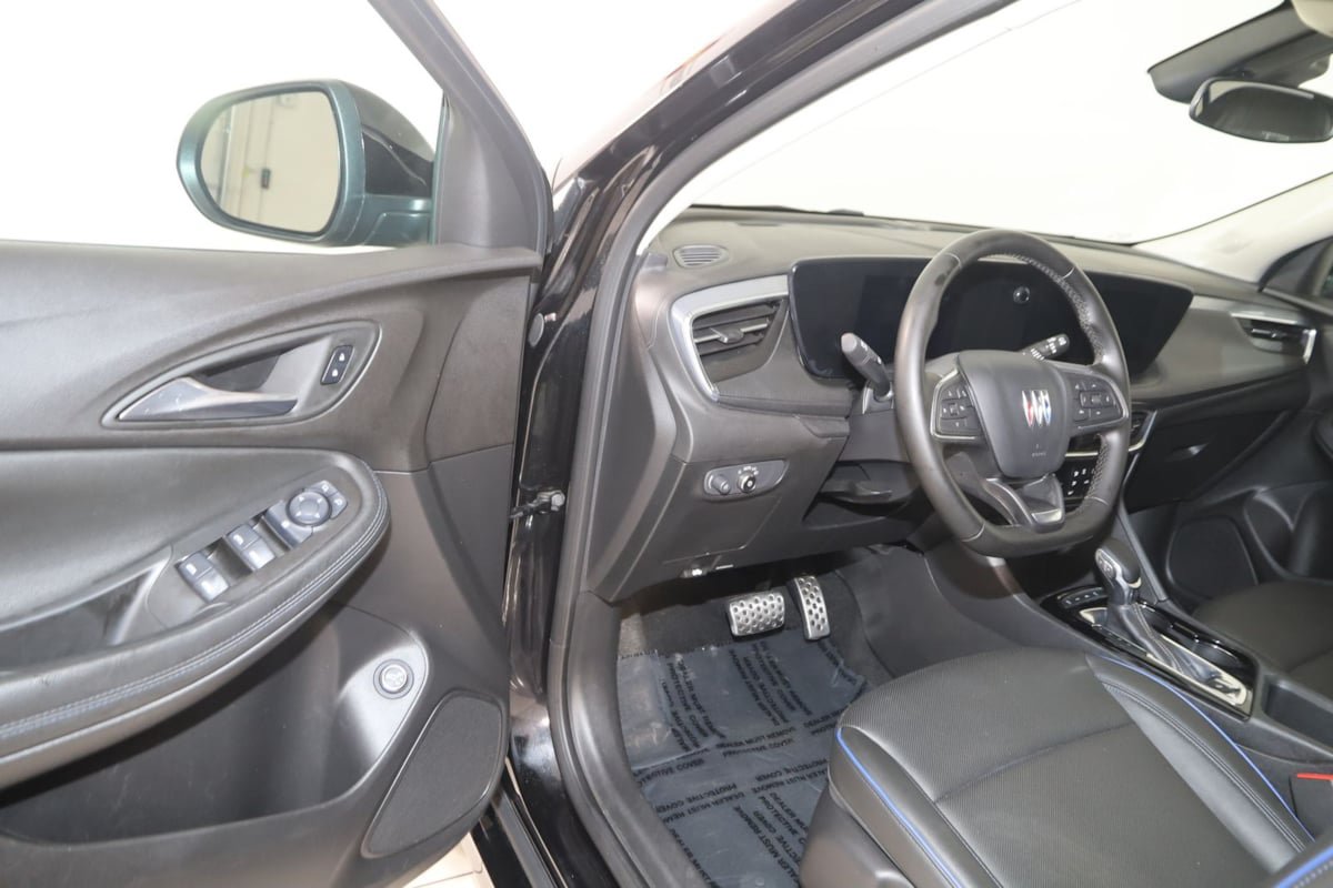 Used 2025 Buick Encore GX Sport Touring AWD/4WD image 45