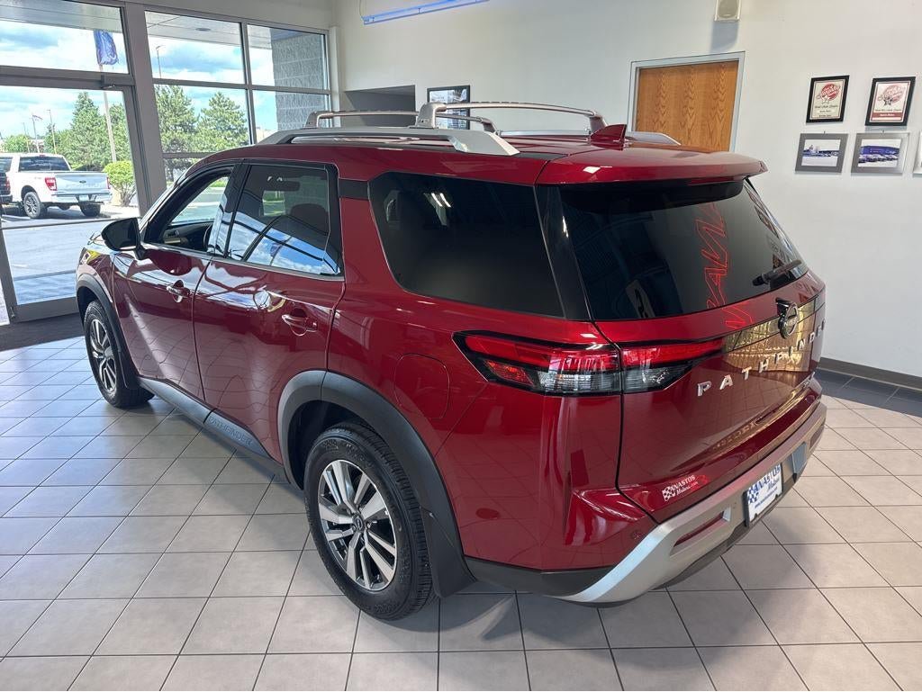 Used 2023 Nissan Pathfinder SL AWD/4WD image 9