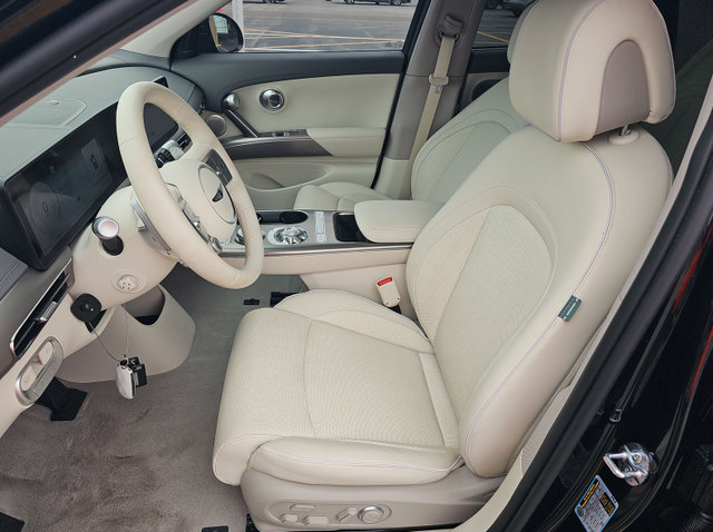 Used 2025 Genesis GV60 Advanced AWD/4WD image 6