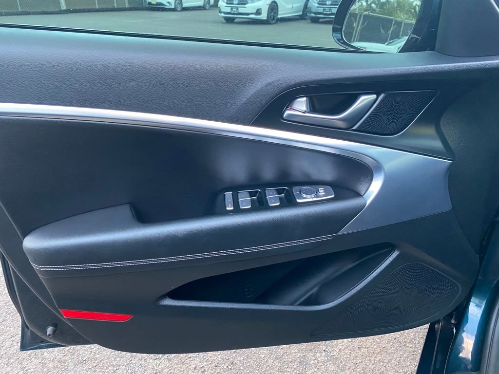 Certified 2025 Genesis G70 2.5T RWD image 13