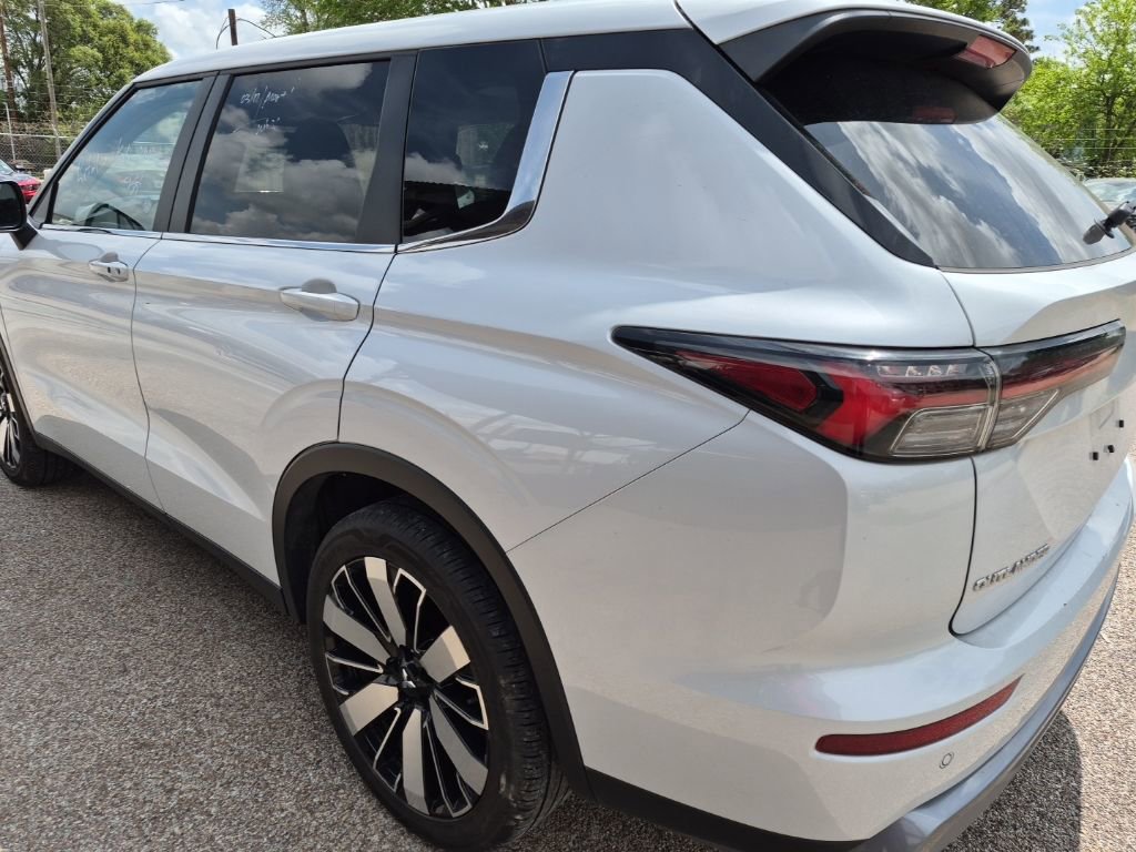Used 2025 Mitsubishi Outlander AWD image 6
