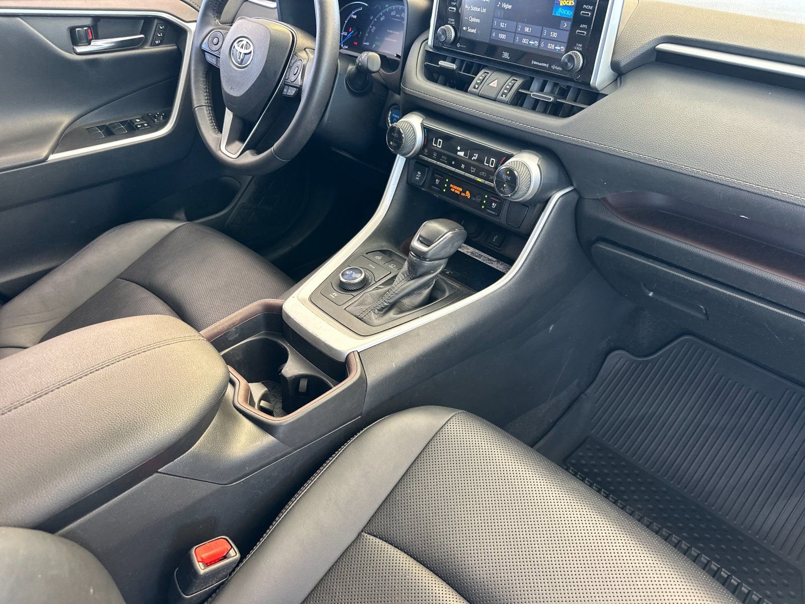 Used 2021 Toyota RAV4 Limited image 16