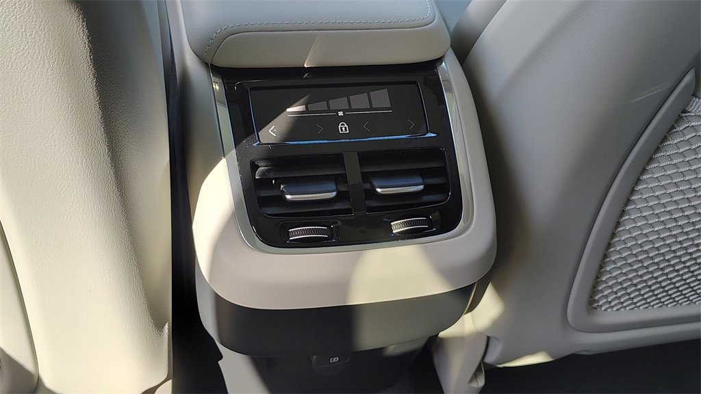 Used 2026 Volvo XC60 B5 Ultra w/ Climate Package PRO image 30