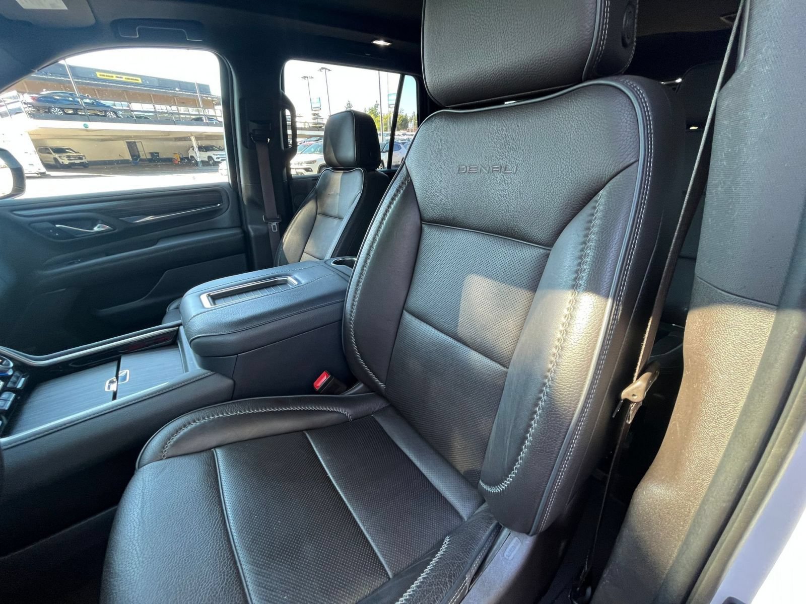 Used 2021 GMC Yukon Denali w/ Denali Premium Package AWD/4WD image 40