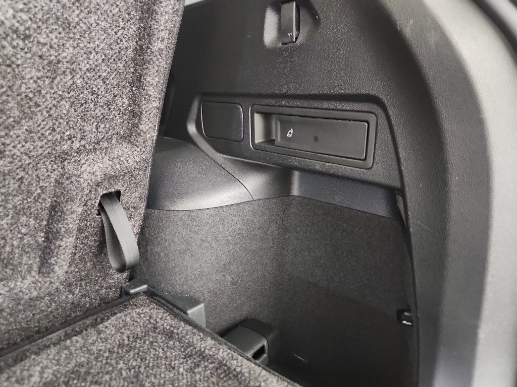 Certified 2023 Volkswagen Tiguan SE w/ Panoramic Sunroof Package image 36