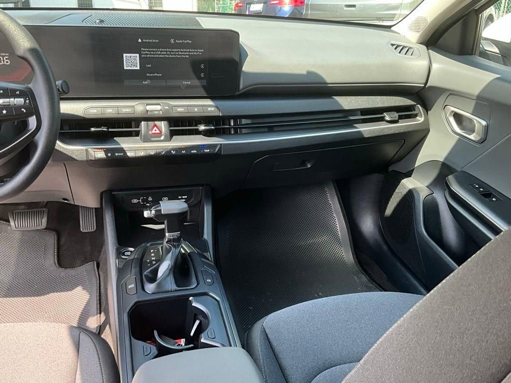Used 2025 Kia K4 LXS image 28