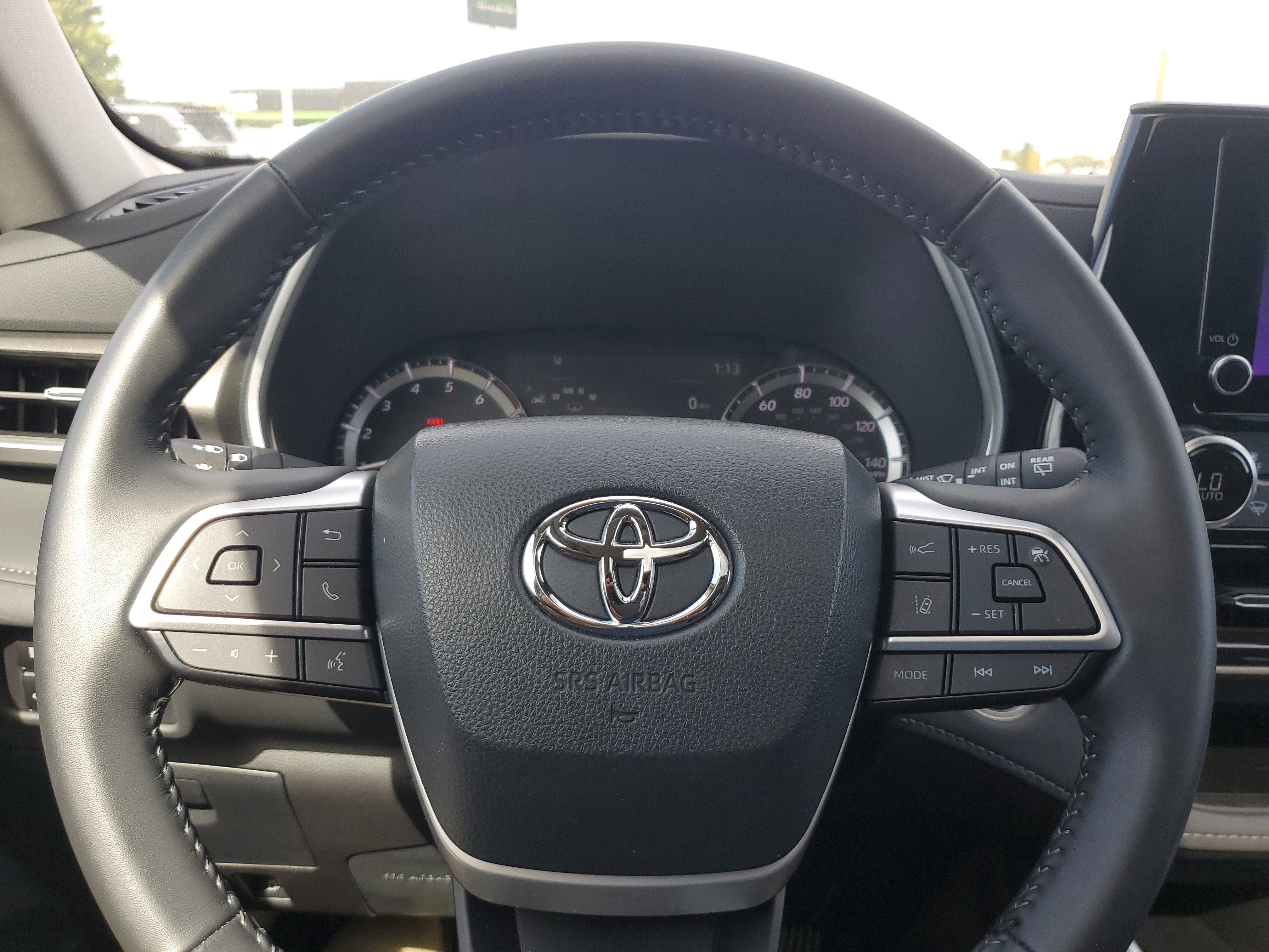 Certified 2024 Toyota Highlander XLE image 25