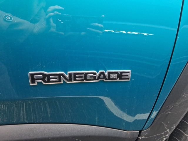 Used 2020 Jeep Renegade Latitude w/ Cold Weather Group image 13