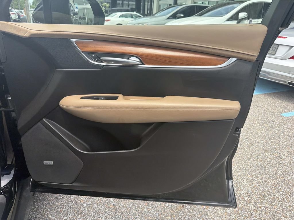 Used 2019 Cadillac XT5 Platinum AWD/4WD image 14