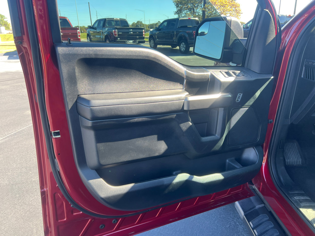 Used 2018 Ford F150 XLT w/ Equipment Group 302A Luxury image 9