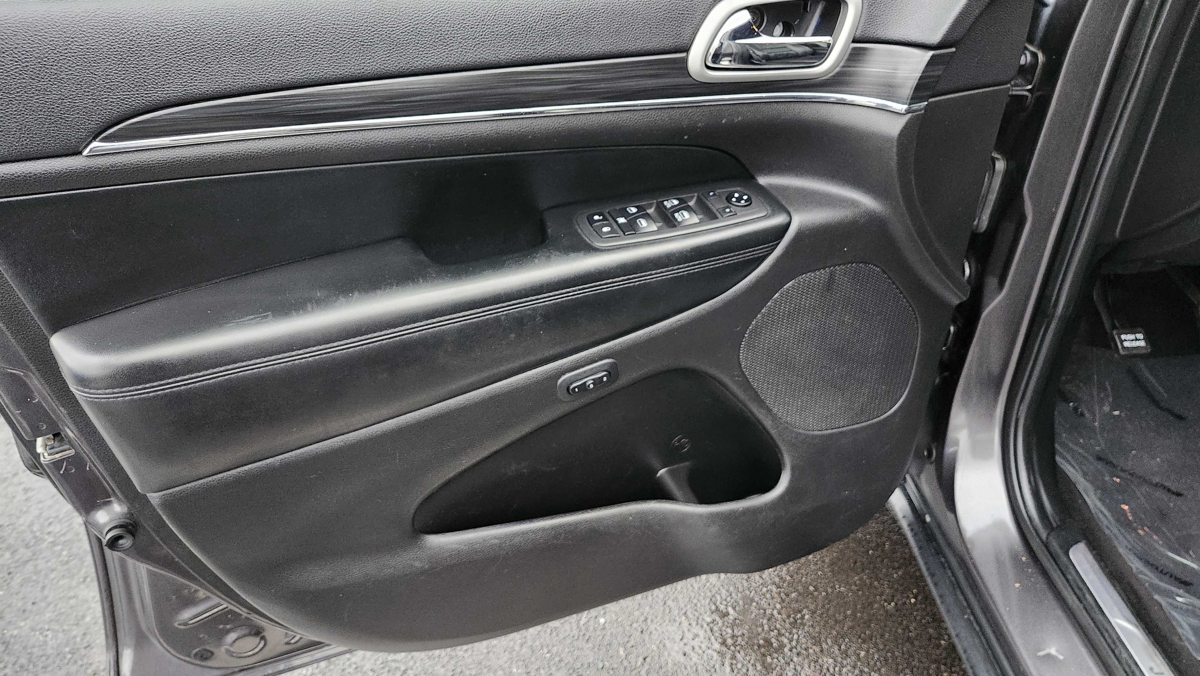 Used 2019 Jeep Grand Cherokee Limited image 28