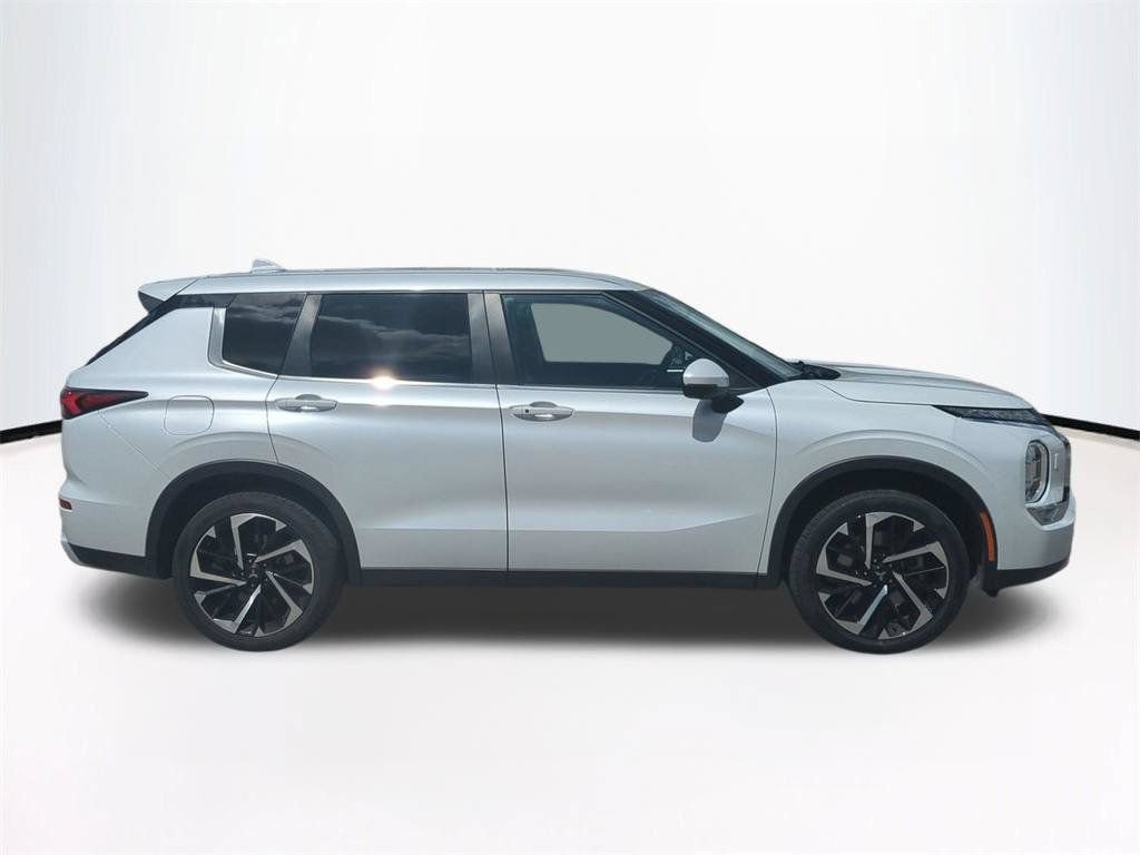 Used 2024 Mitsubishi Outlander SE Black Edition AWD/4WD image 4