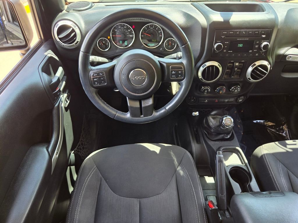 Used 2016 Jeep Wrangler Unlimited Sahara w/ Connectivity Group AWD/4WD image 13