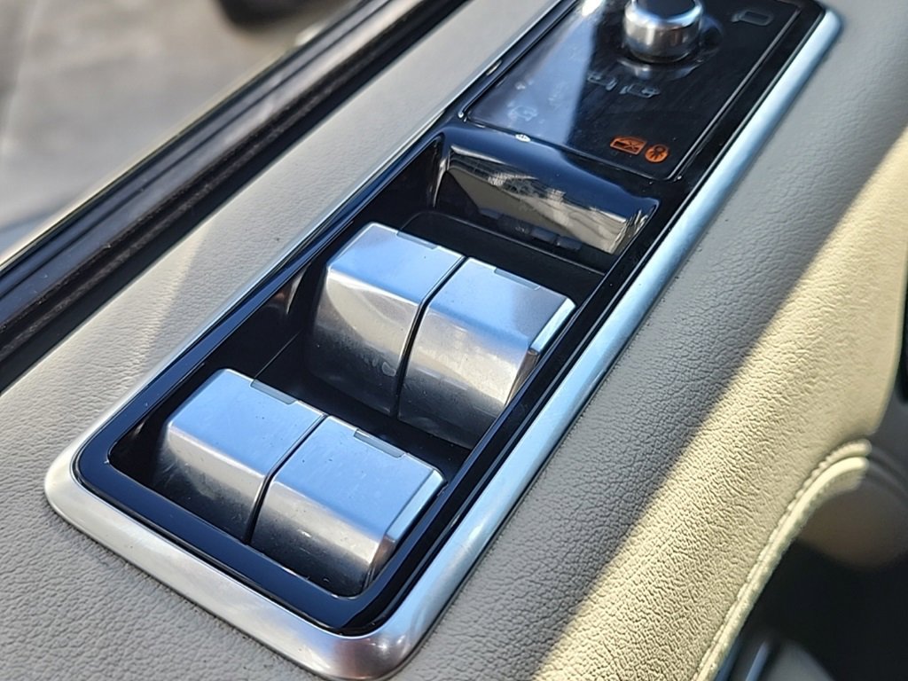 Used 2022 Land Rover Range Rover P525 Westminster Edition image 36