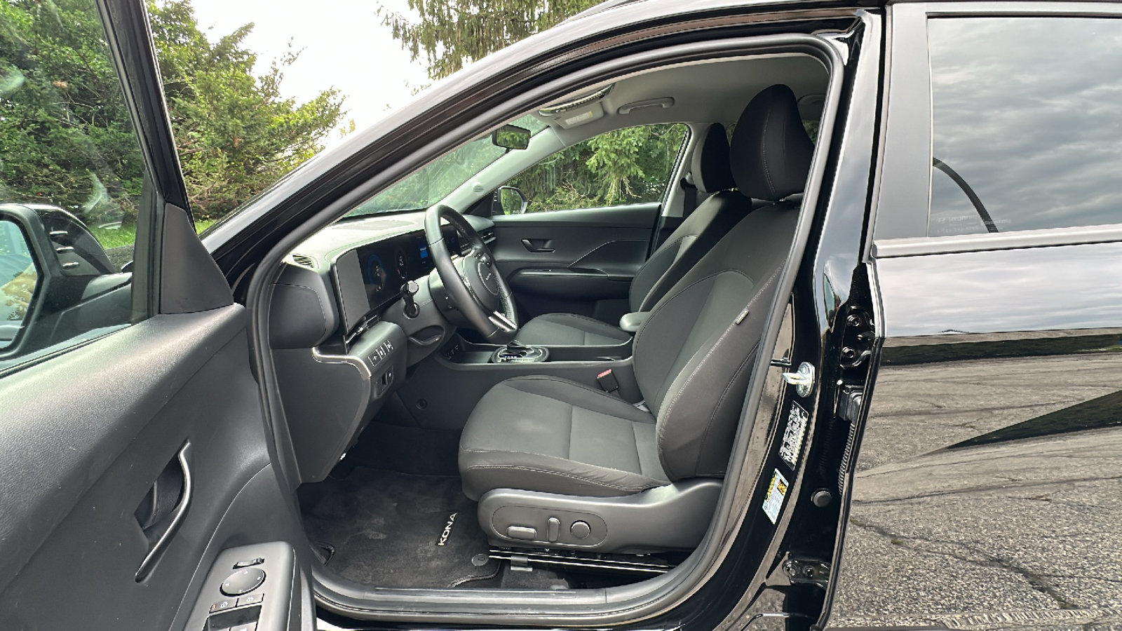 Used 2024 Hyundai Kona SEL AWD/4WD image 11