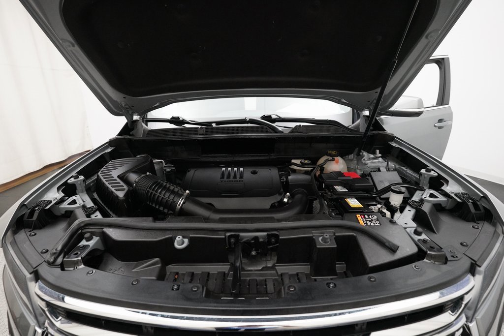 Certified 2023 GMC Acadia SLE w/ Driver Convenience Package image 3