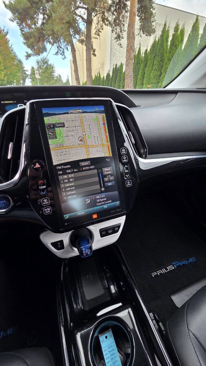 Used 2018 Toyota Prius Prime Advanced w/ Carpet Mat Package image 13